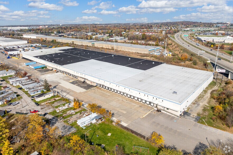More Photos Of 23371 Aurora Rd, Bedford Warehouse For Lease
