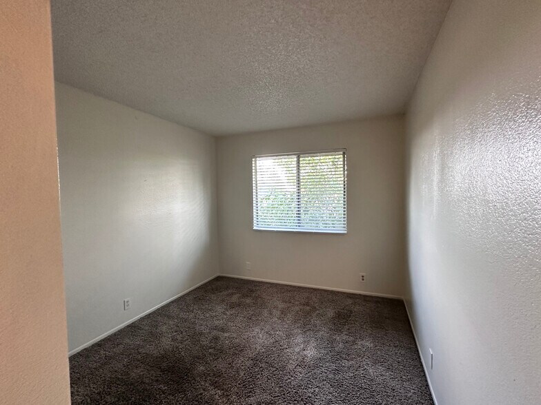 More Photos Of 12745 Navajo Rd, Apple Valley Apartments For Sale