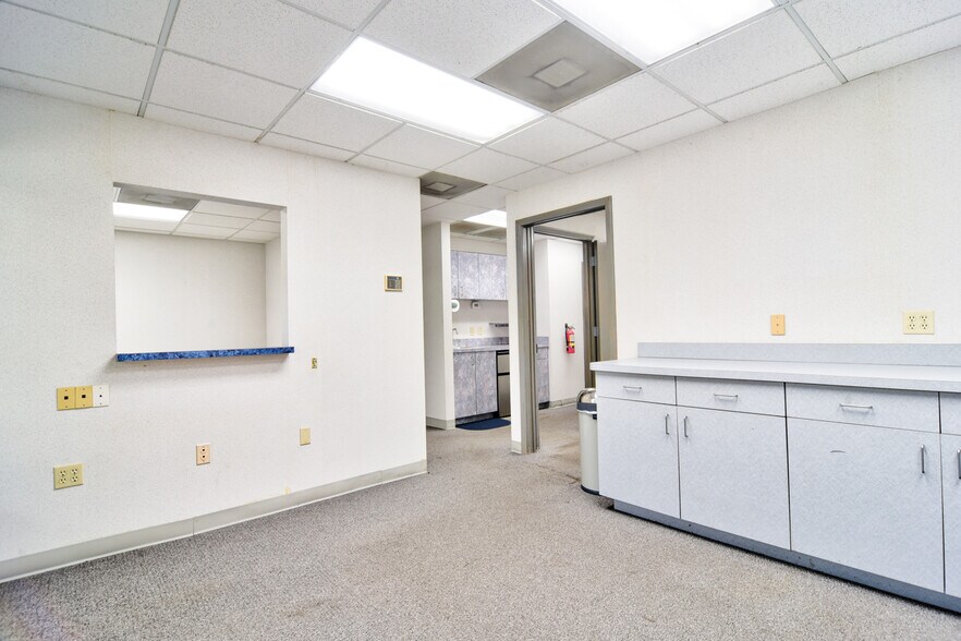 More Photos Of 3275 66th St N, Saint Petersburg Medical For Sale