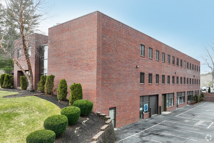 More Photos Of 458 Boston St, Topsfield Unknown For Lease