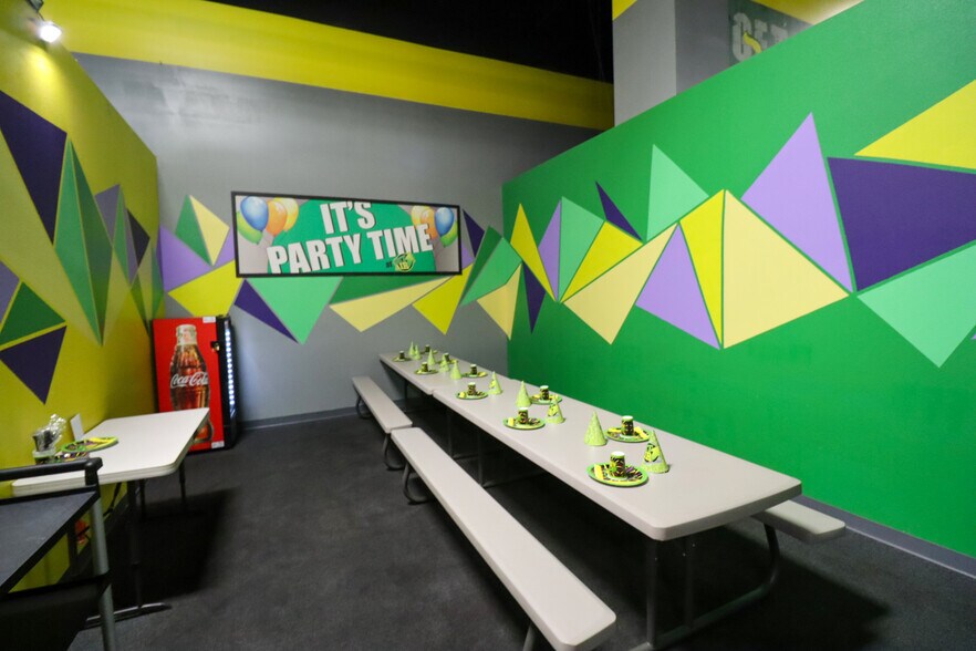 More Photos Of 4211 W 11th Ave, Eugene Freestanding For Sale