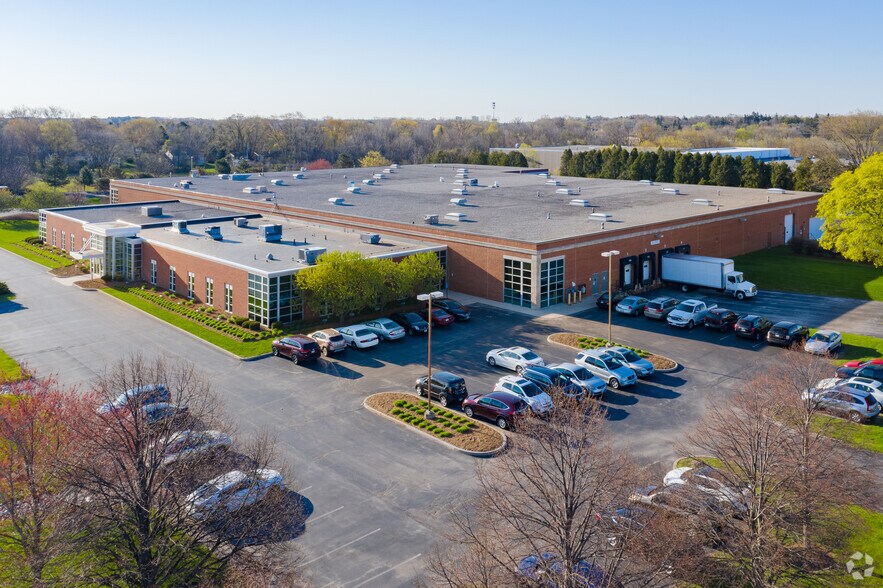 More Photos Of N88 W13901 Main St, Menomonee Falls Service For Lease