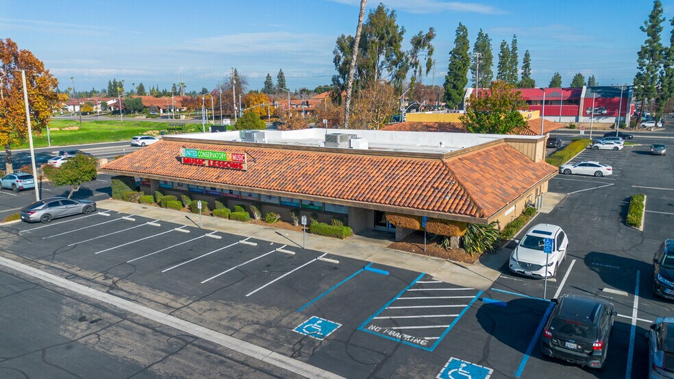 More Photos Of 6767 N 1st St, Fresno Fast Food For Sale