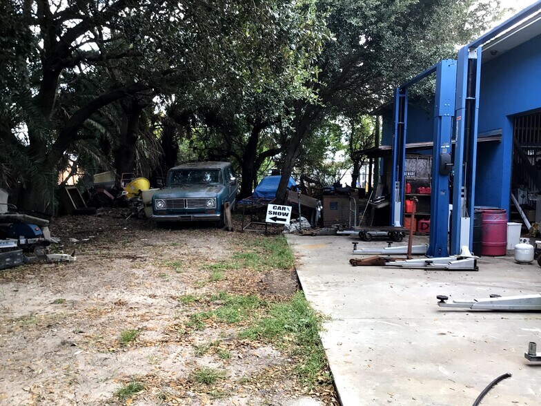 More Photos Of 2156 W King St, Cocoa Service For Sale