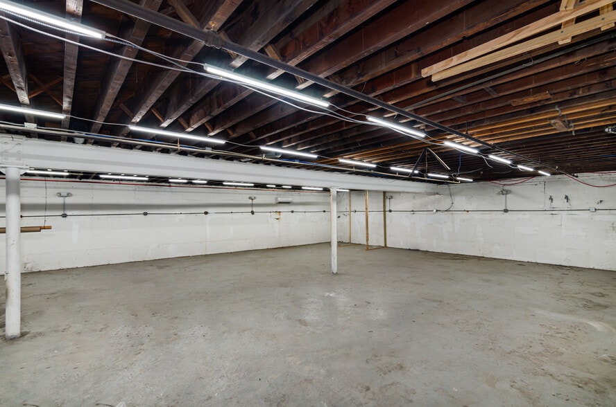 More Photos Of 100 E Mineola Ave, Valley Stream Manufacturing For Lease