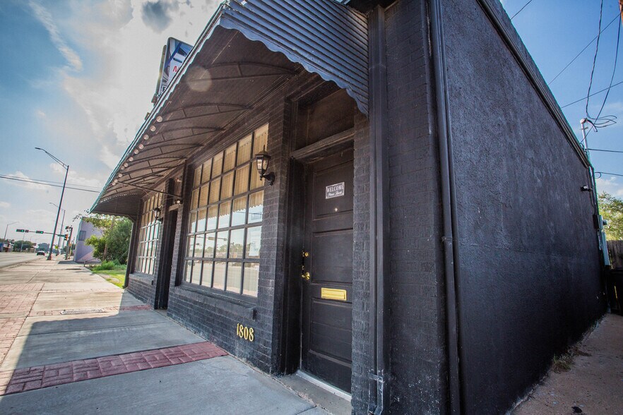 More Photos Of 1812 Avenue R, Lubbock Office For Sale