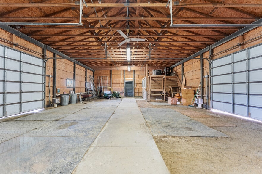 More Photos Of 550 Warner rd, Vienna Specialty For Sale