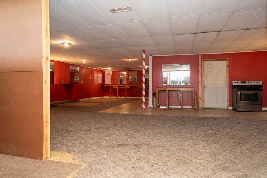 More Photos Of 508 E 16th St, Alma General Retail For Sale