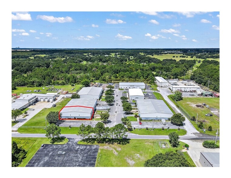 More Photos Of 31651 Executive Blvd, Leesburg Warehouse For Lease