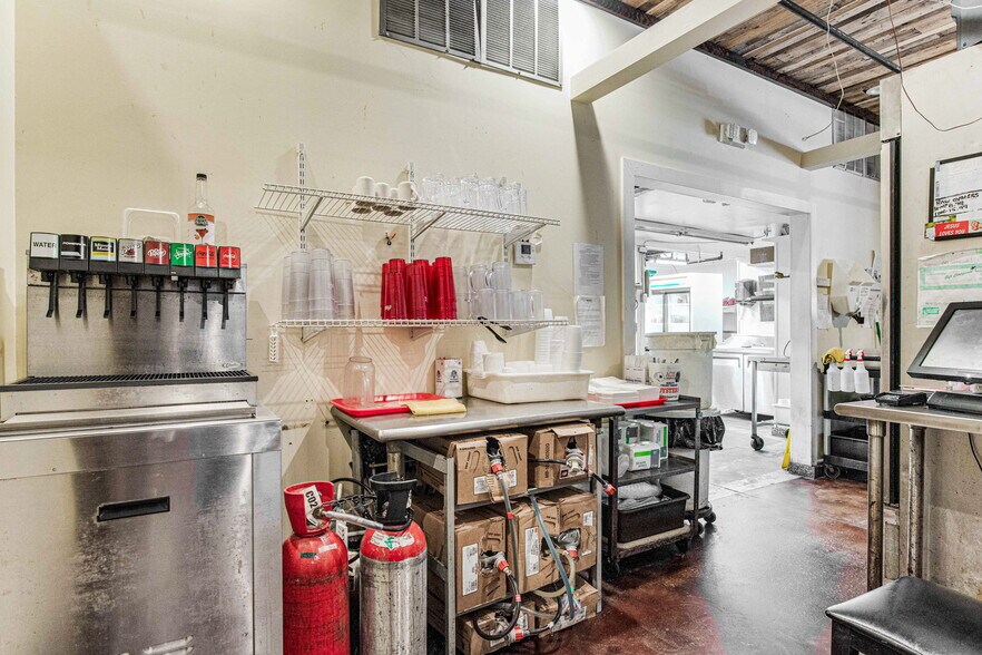 More Photos Of 131 New Warrington Rd, Pensacola Restaurant For Sale