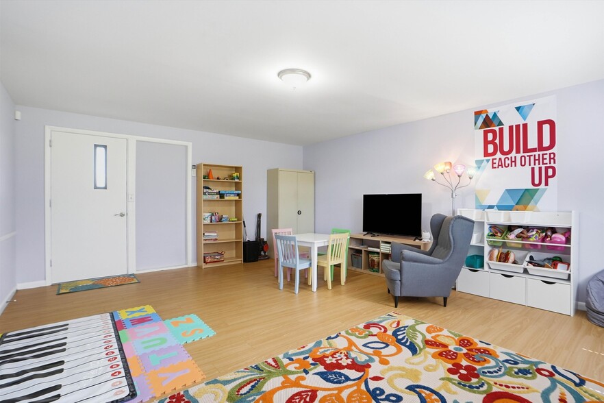 More Photos Of 8075 Lone Star Rd, Jacksonville Religious Facility For Sale