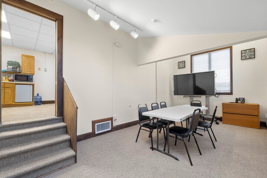 More Photos Of 7 Stokum Ln, New City Office For Sale