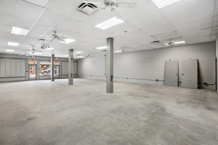 More Photos Of 101 W Laurel Ave, Damascus General Retail For Sale