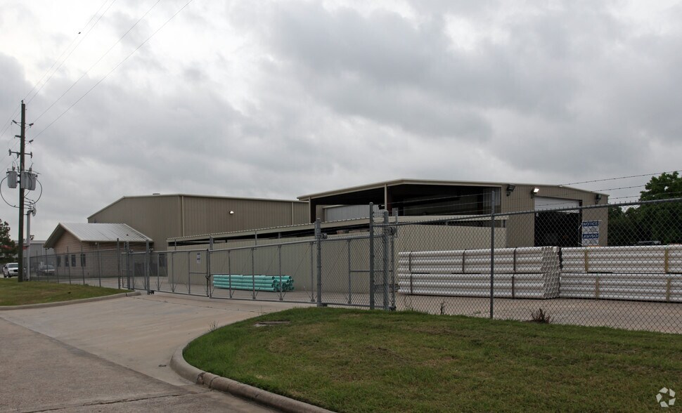 More Photos Of 5325 Hiltonview Rd, Houston Warehouse For Lease