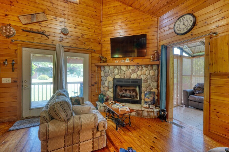 More Photos Of 23 & 60 Greenbriar Hwy, Blairsville Office For Sale