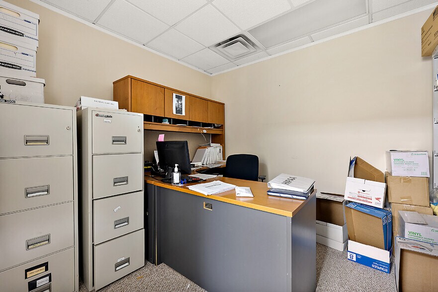 More Photos Of 1681 E Auburn Rd, Rochester Hills Office For Sale