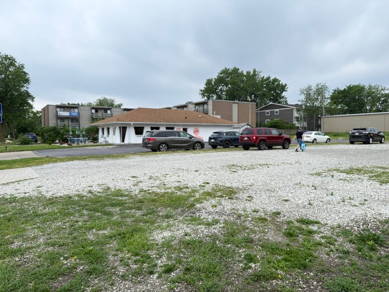 More Photos Of 127 Dotson Dr, Ames Restaurant For Lease