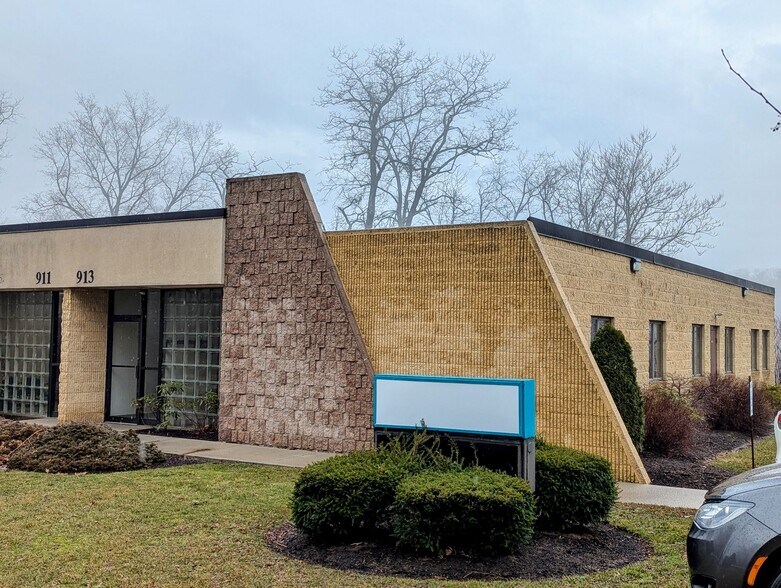 Primary Photo Of 913 Menoher Blvd, Johnstown Serviced Offices For Sale