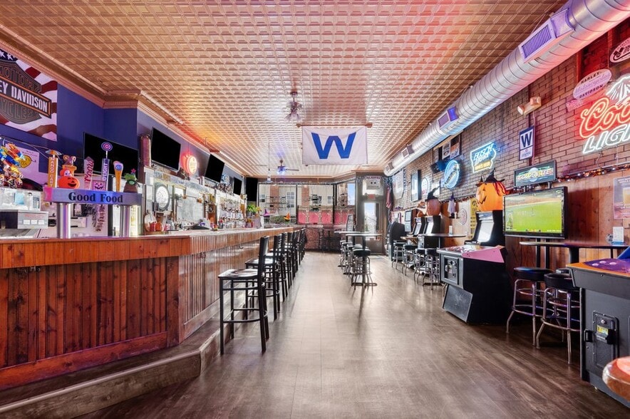 More Photos Of 1708 State St, Bettendorf General Retail For Sale