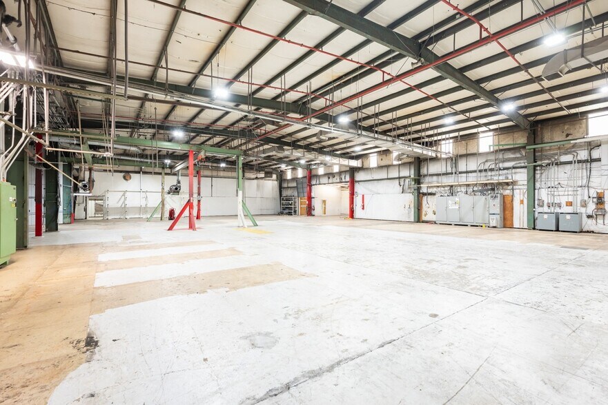 More Photos Of 221 Fabritek Dr, Columbus Manufacturing For Sale