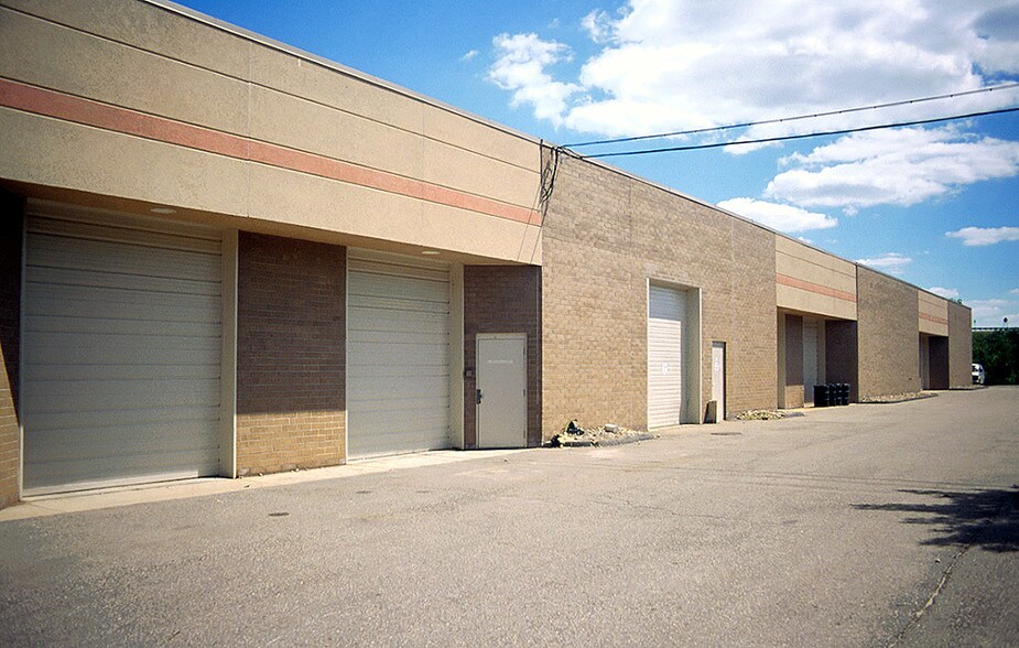 More Photos Of 38855 Hills Tech Dr, Farmington Hills Light Manufacturing For Lease