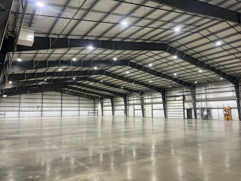More Photos Of 6335 NE Industry Dr, Des Moines Warehouse For Lease