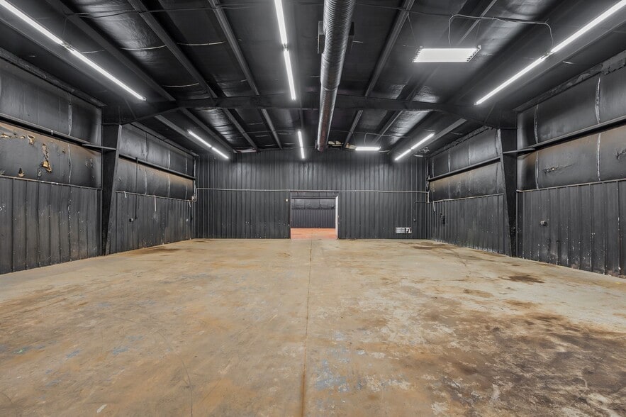 More Photos Of 110 Orbit Rd, Statesville Flex For Lease