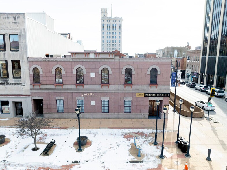 More Photos Of 15 SW Old State Capitol Plz, Springfield Office For Sale