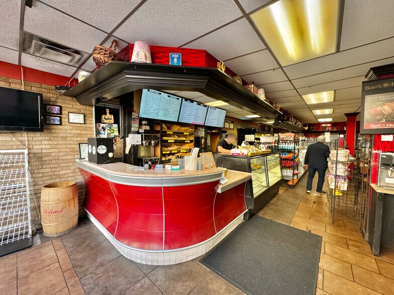 More Photos Of 32-38 Atlantic Ave, Lynbrook Office For Sale