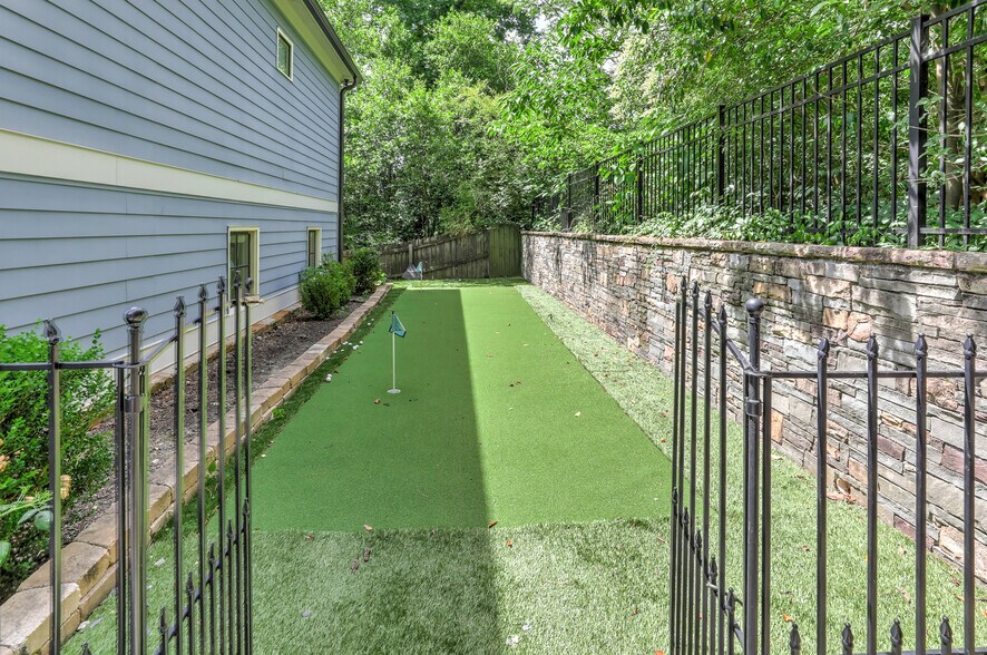 More Photos Of 2972 Lookout Pl NE, Atlanta Office Residential For Sale