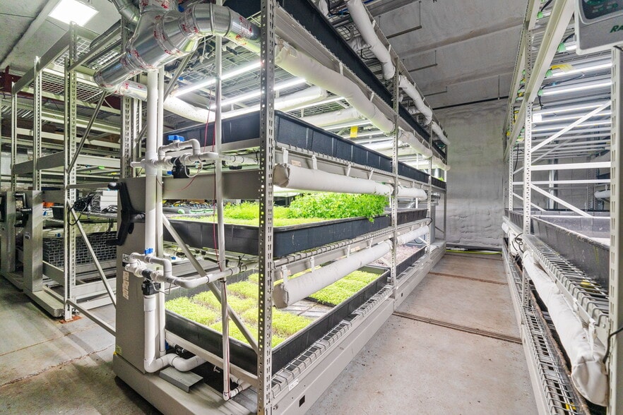 More Photos Of 876 N 20th St, Columbus Warehouse For Lease