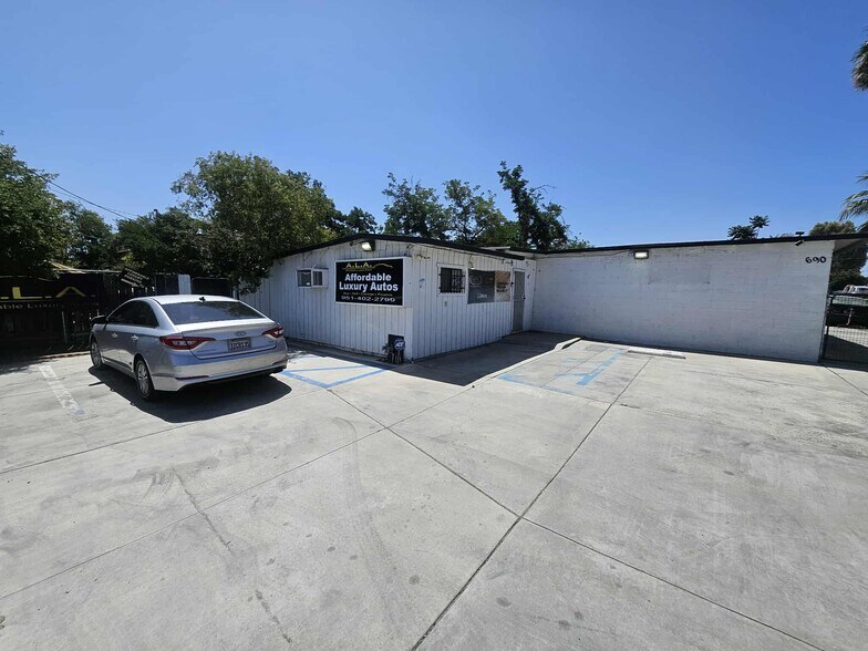 More Photos Of 690 W Esplanade Ave, San Jacinto Freestanding For Sale