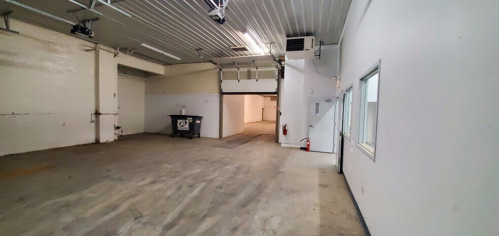 More Photos Of 5830 N Northwest Hwy, Chicago Auto Repair For Sale