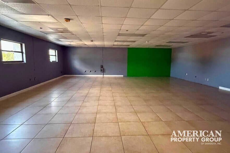 More Photos Of 4050 Middle Ave, Sarasota Warehouse For Lease