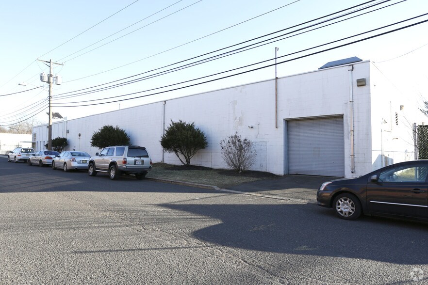 More Photos Of 60 E 4th St, Somerville Manufacturing For Lease