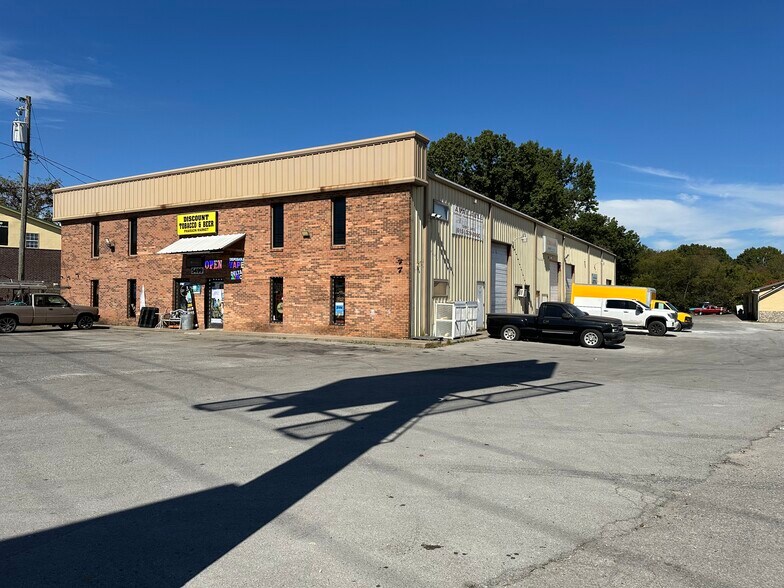 Primary Photo Of 5499 Murfreesboro Rd, La Vergne Service For Lease