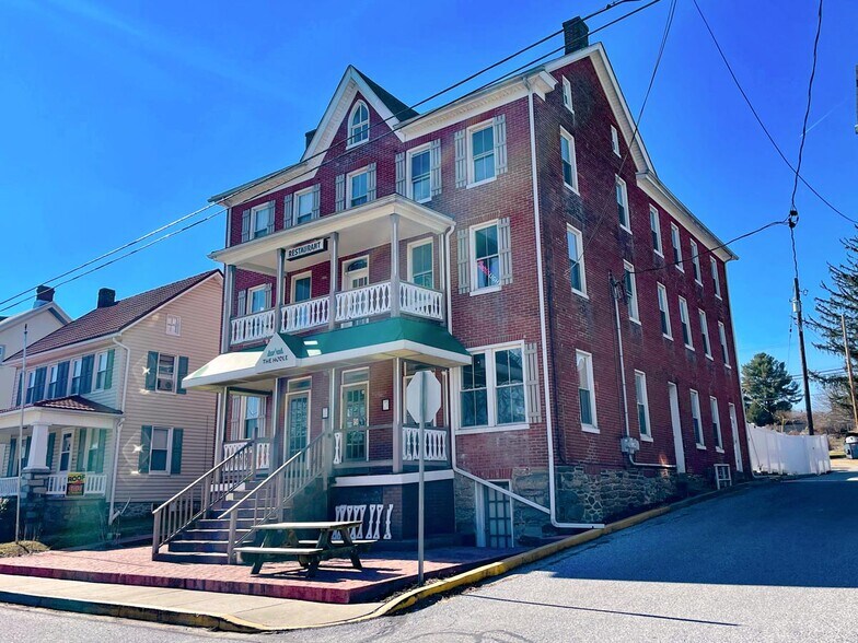 More Photos Of 106 N Front St, New Freedom Restaurant For Lease