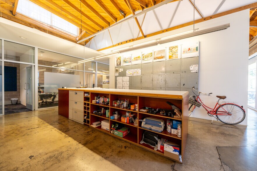 More Photos Of 5972-5976 Washington Blvd, Culver City Flex For Lease