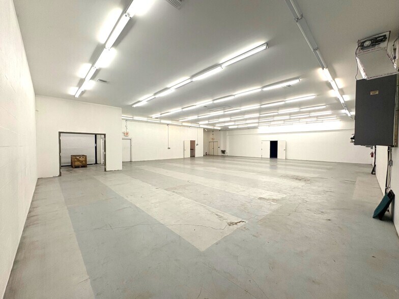 More Photos Of 5060 Industry Dr, Melbourne Manufacturing For Lease