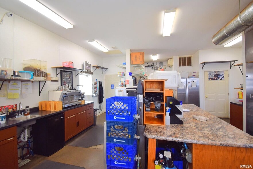 More Photos Of 102 N Park St, Sesser Restaurant For Sale