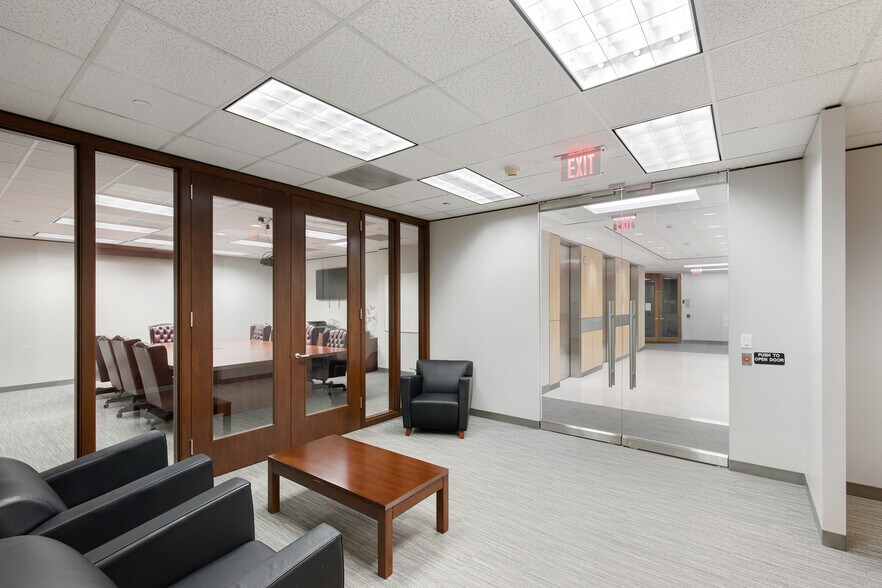 More Photos Of 840 Gessner Rd, Houston Office For Lease