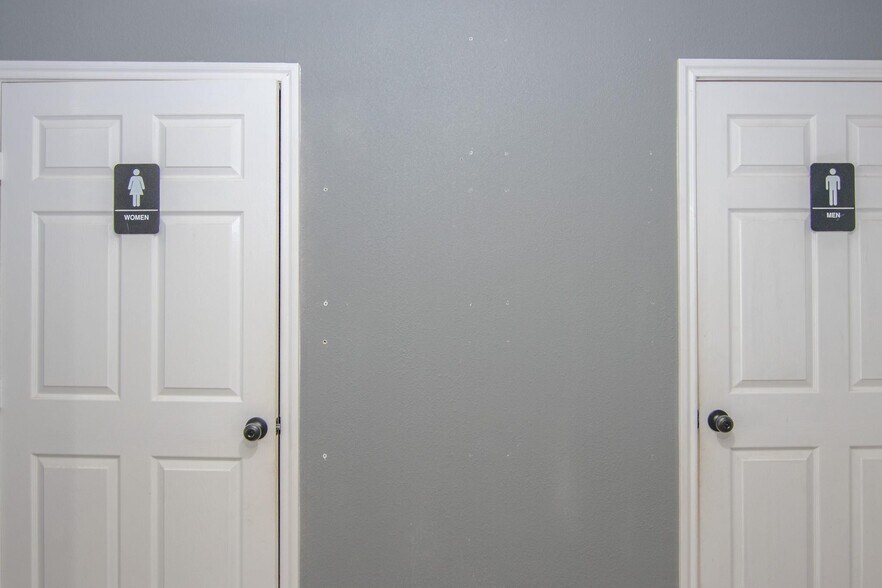 More Photos Of 2208 Austin Ave, Brownwood Flex For Sale