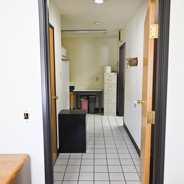 More Photos Of 117 Gordon Rd, Mingus Bank For Lease