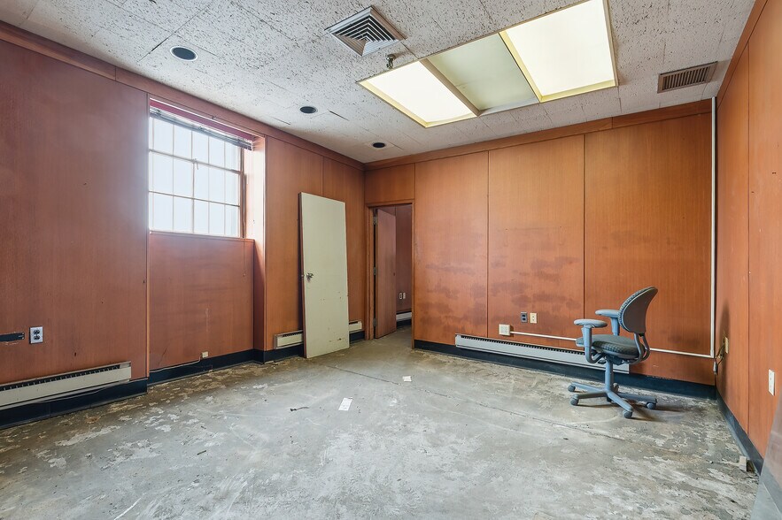 More Photos Of 232 Division St, Kingston Warehouse For Lease