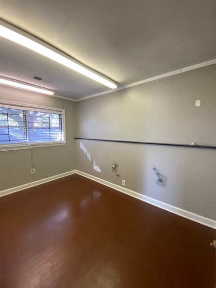 More Photos Of 1617 Ashley River Rd, Charleston Freestanding For Lease