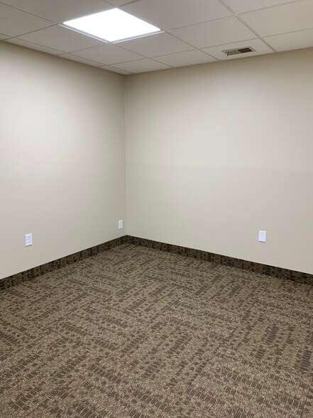 More Photos Of 2213 Shenango Valley Fwy, Hermitage Office For Lease