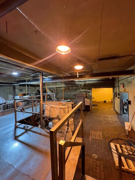 More Photos Of 517 Barretto St, Bronx Manufacturing For Lease