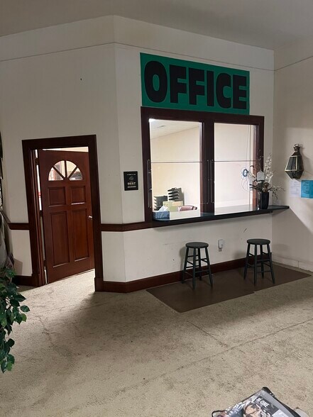 More Photos Of 740 8th Ave, Huntington Warehouse For Lease