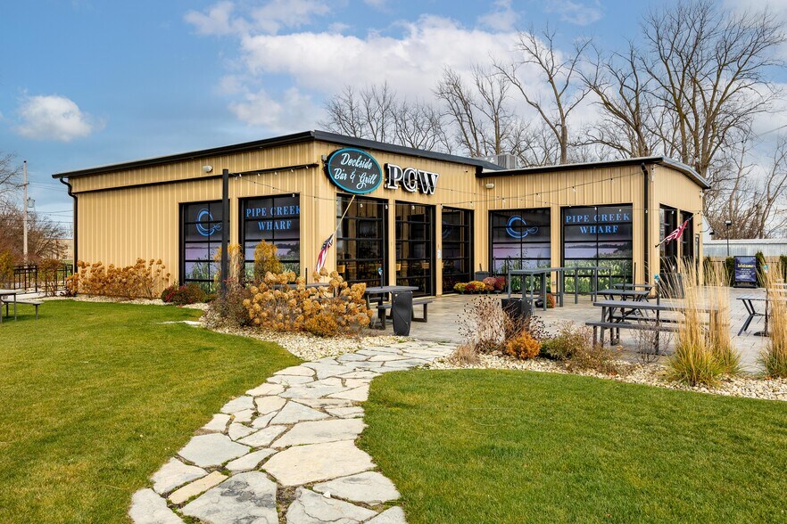 More Photos Of 2330 River Ave, Sandusky Restaurant For Sale
