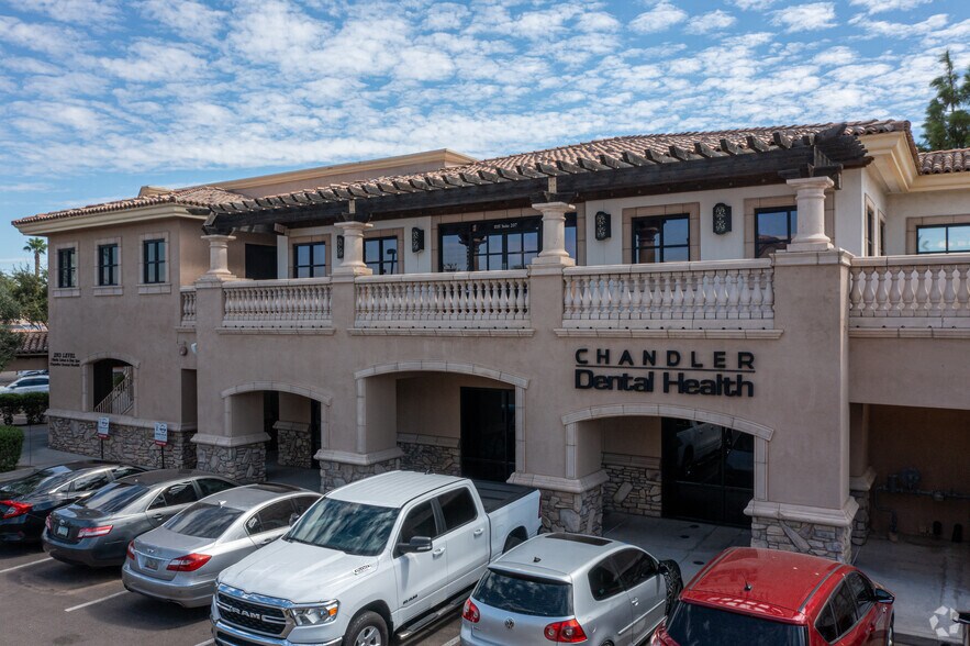 More Photos Of 1035 W Queen Creek Rd, Chandler General Retail For Lease